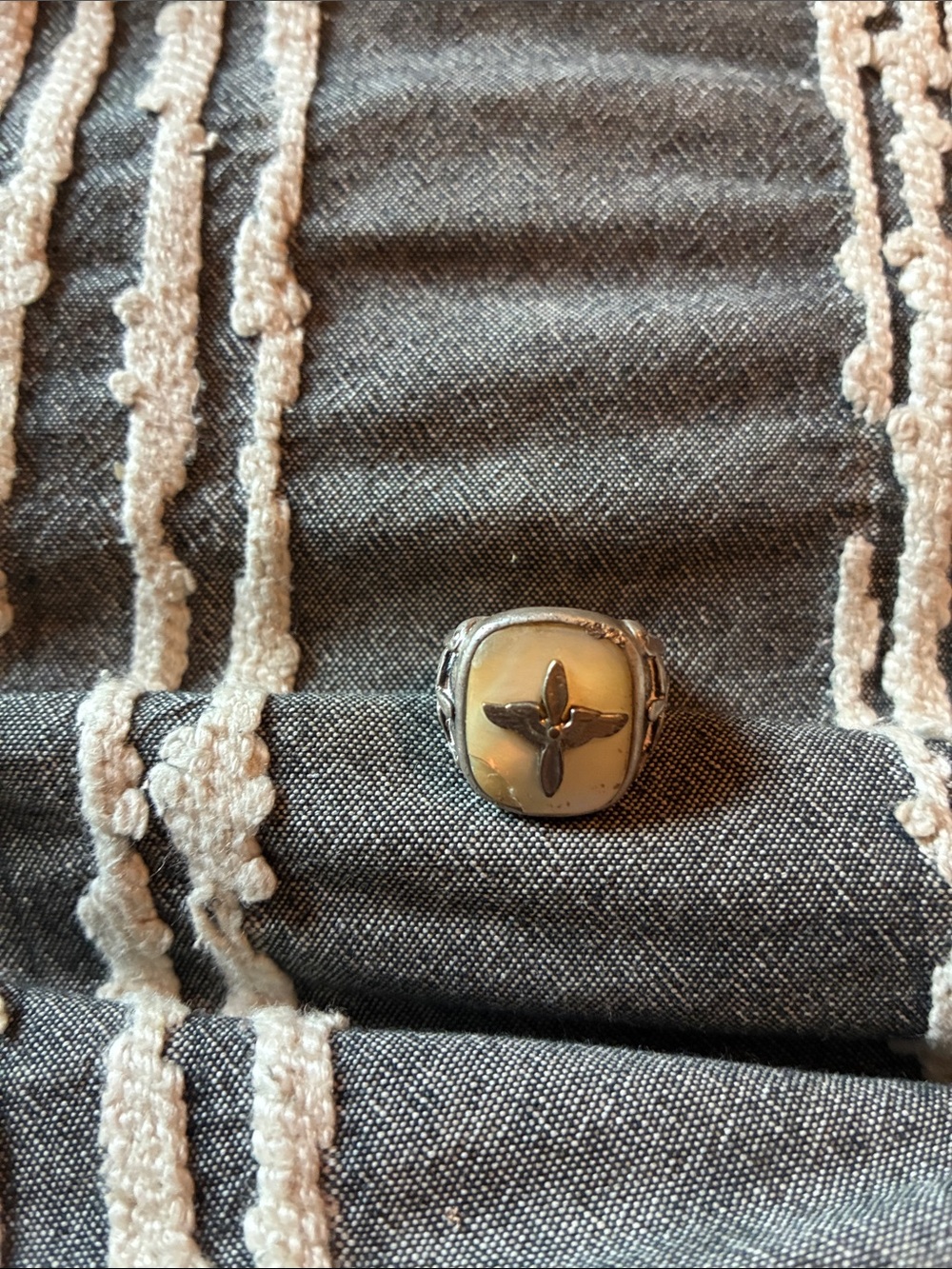 Vintage Sterling Silver Men's Signet Ring with Cream Inlay and Cross Motif